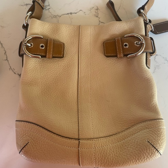 Gorgeous cream leather coach bag - Picture 1 of 4